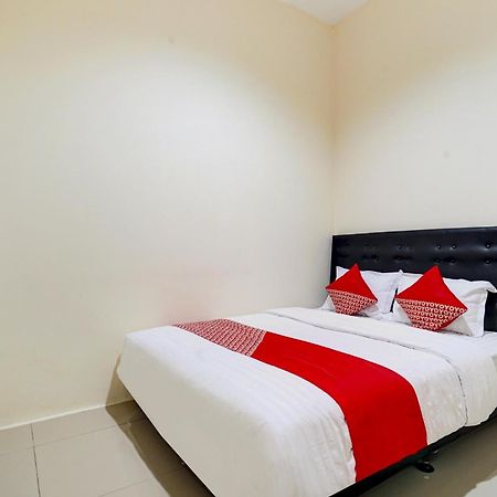 Super Oyo 90778 River Inn Malioboro Джок'якарта Екстер'єр фото