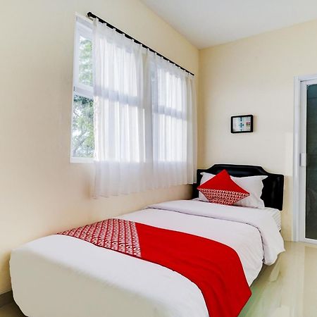 Super Oyo 90778 River Inn Malioboro Джок'якарта Екстер'єр фото