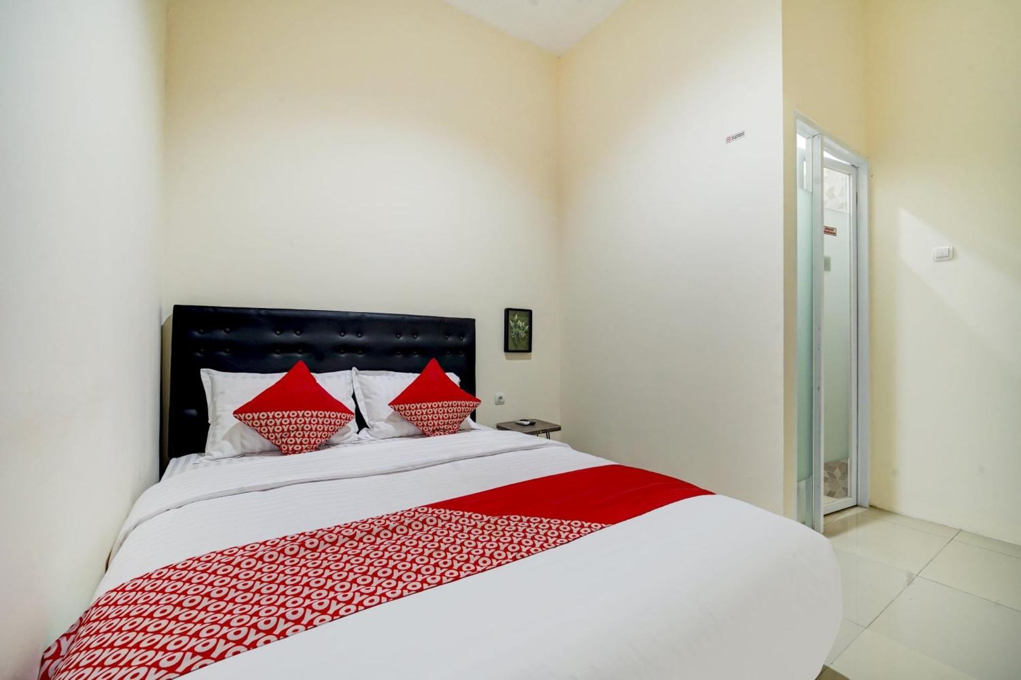 Super Oyo 90778 River Inn Malioboro Джок'якарта Екстер'єр фото
