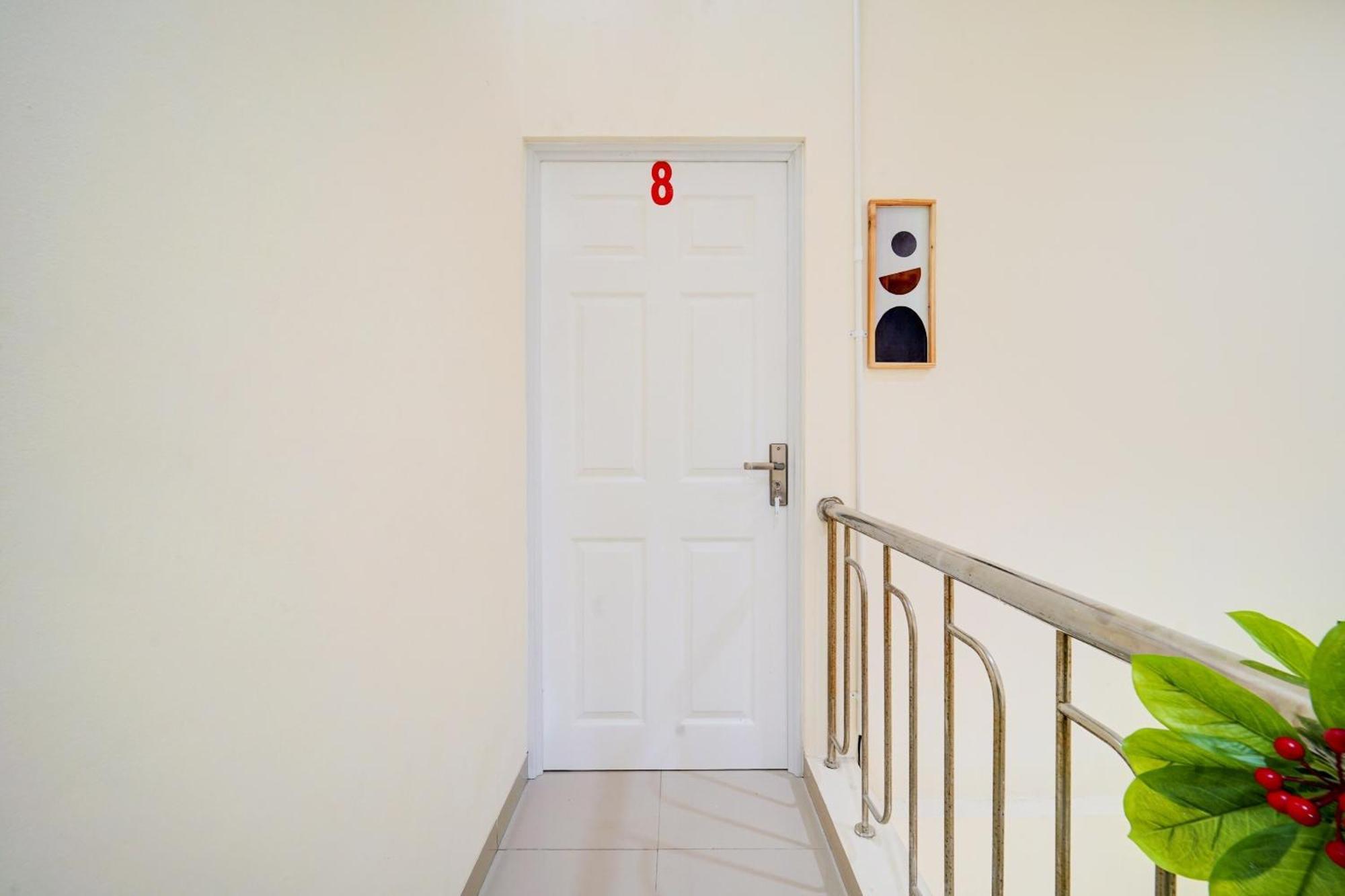 Super Oyo 90778 River Inn Malioboro Джок'якарта Екстер'єр фото