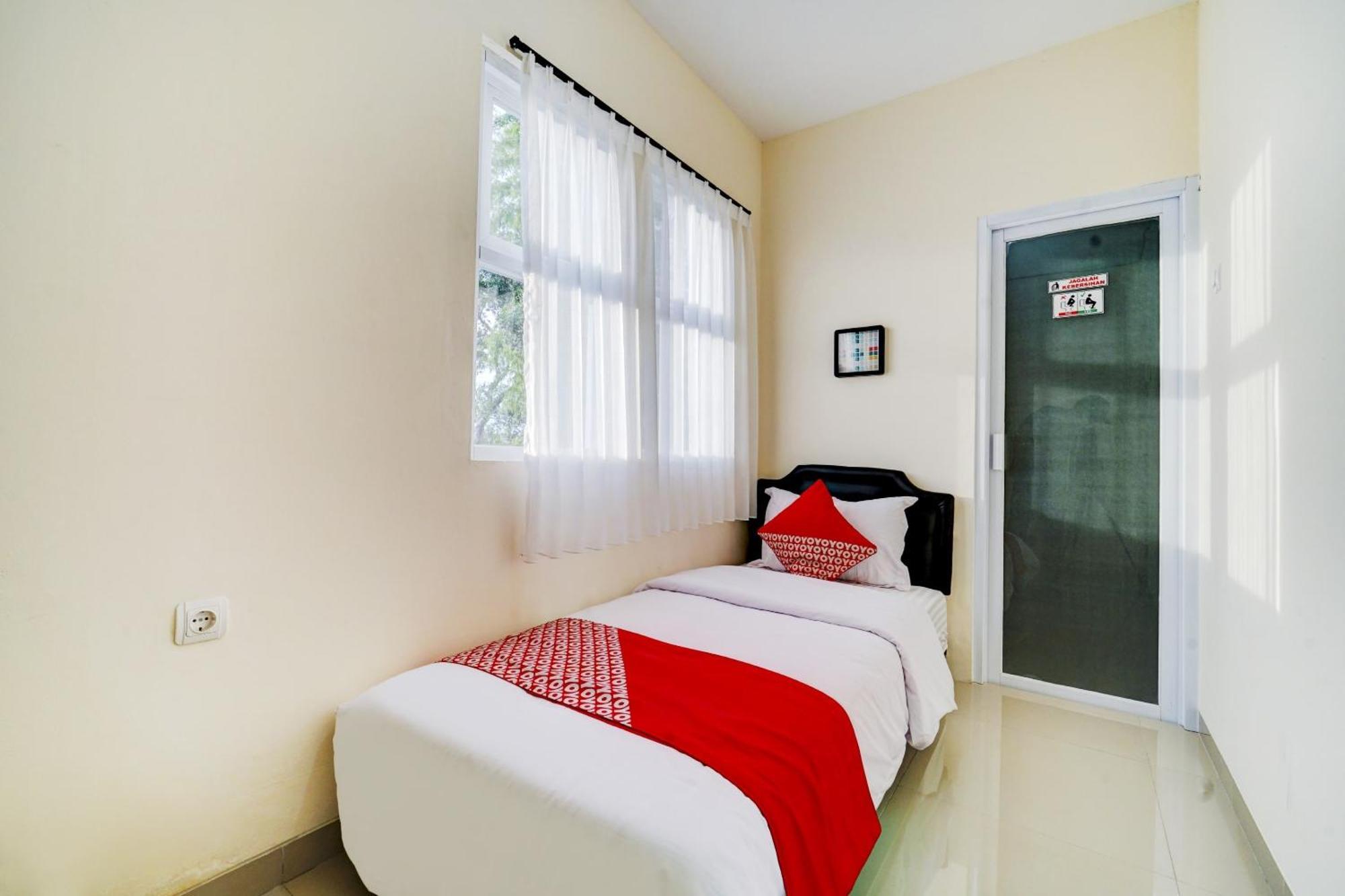 Super Oyo 90778 River Inn Malioboro Джок'якарта Екстер'єр фото