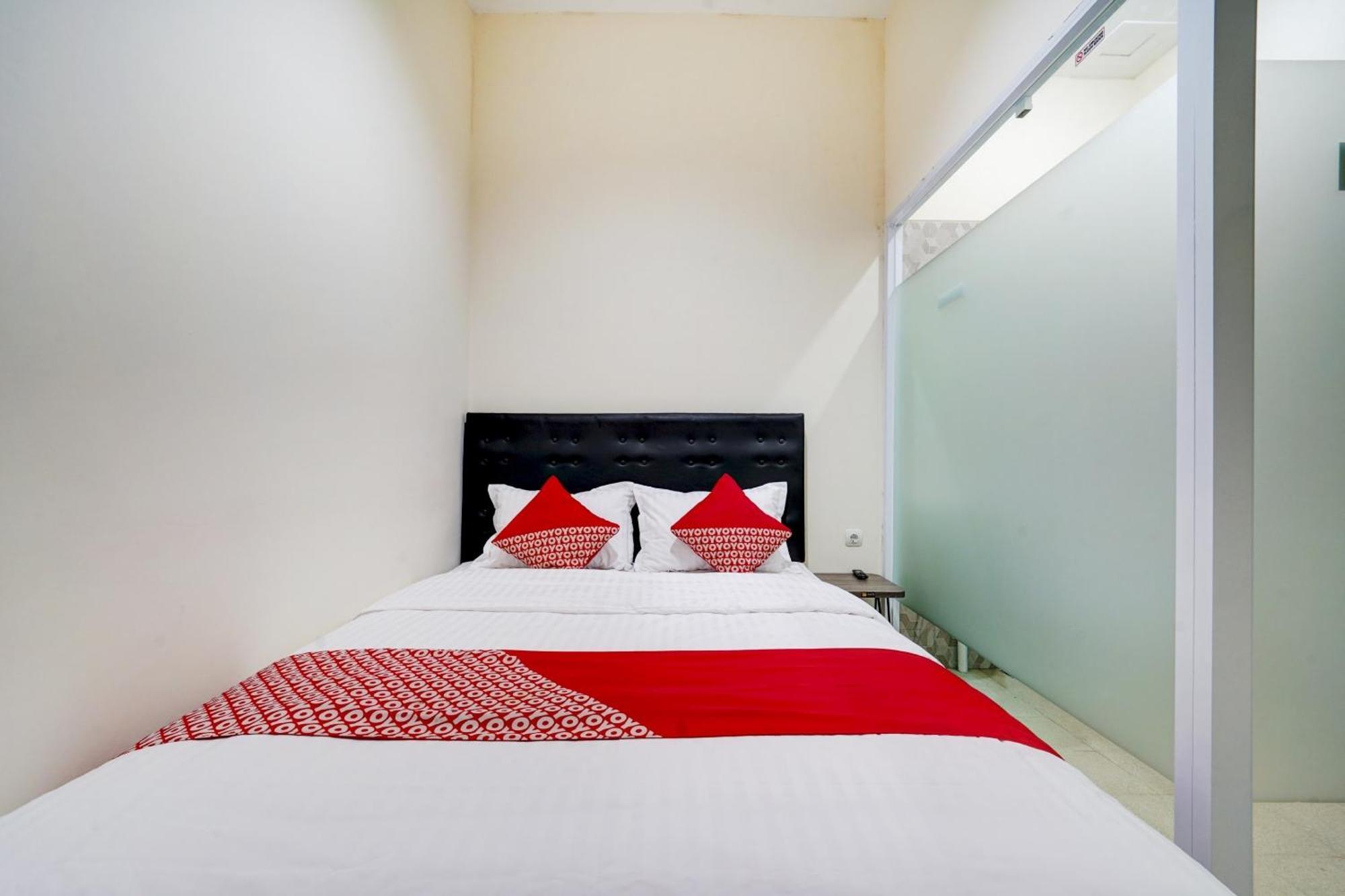 Super Oyo 90778 River Inn Malioboro Джок'якарта Екстер'єр фото