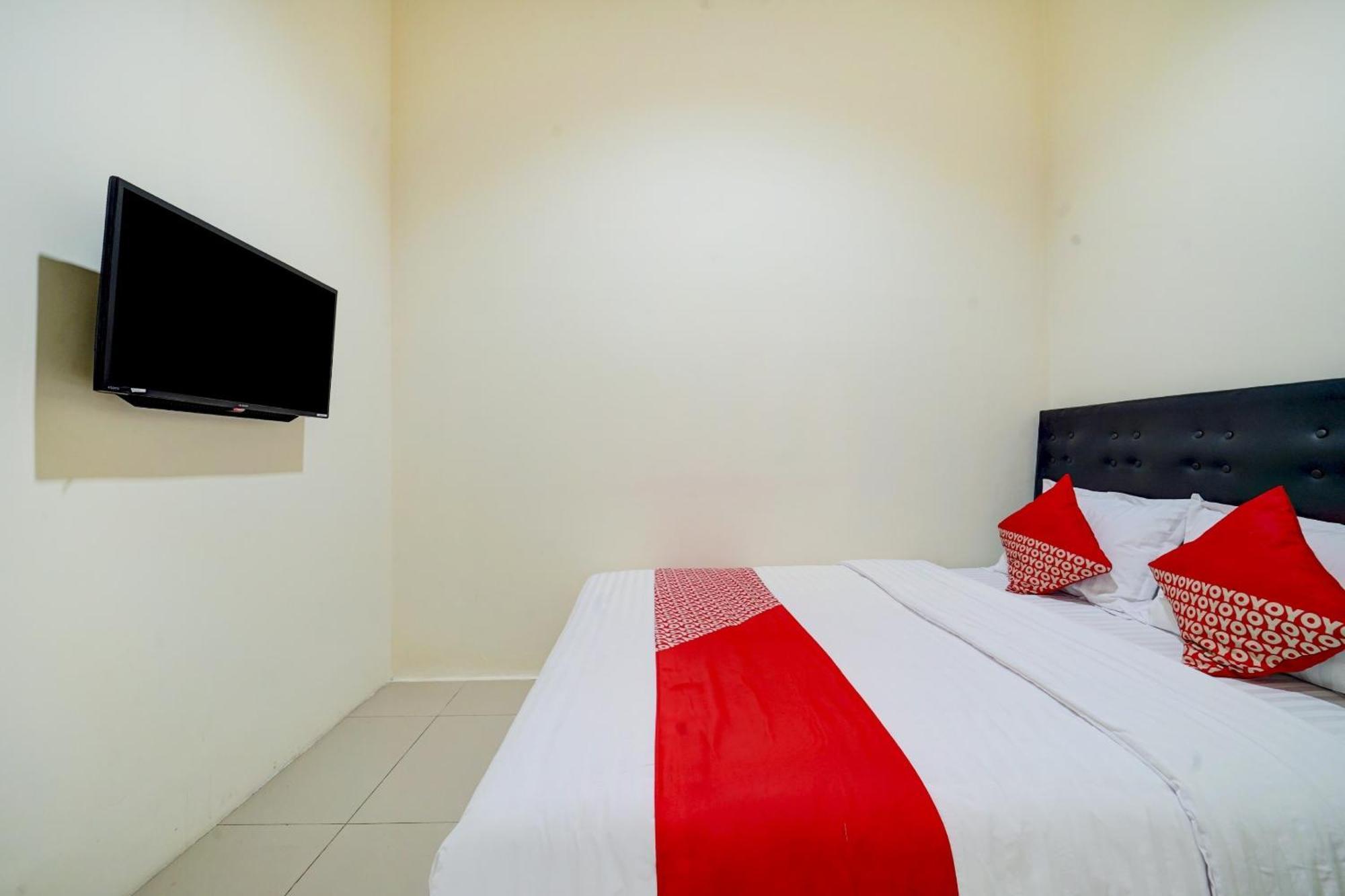 Super Oyo 90778 River Inn Malioboro Джок'якарта Екстер'єр фото