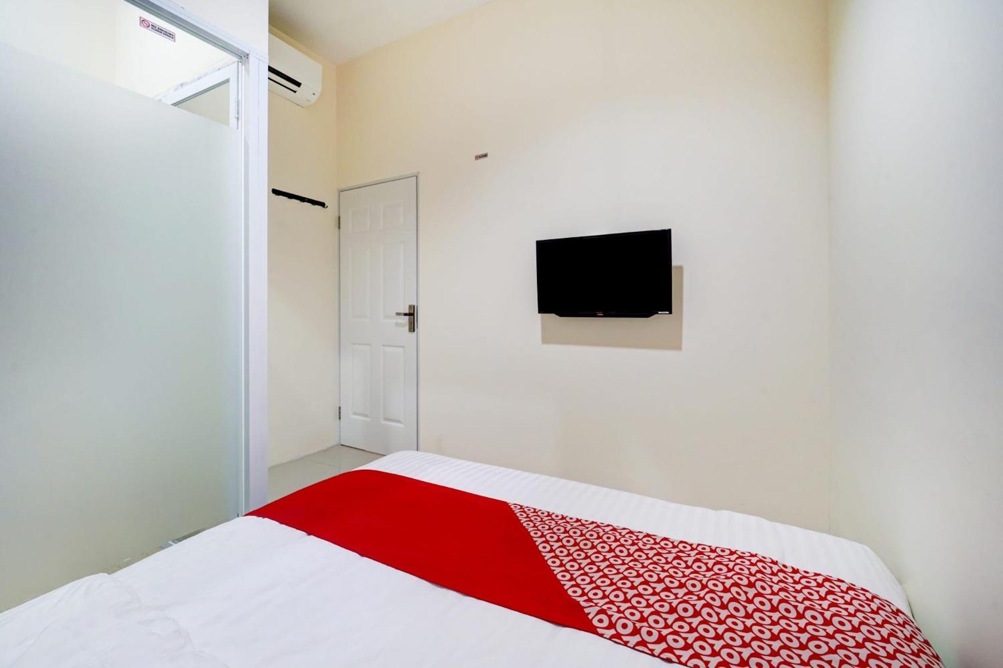 Super Oyo 90778 River Inn Malioboro Джок'якарта Екстер'єр фото