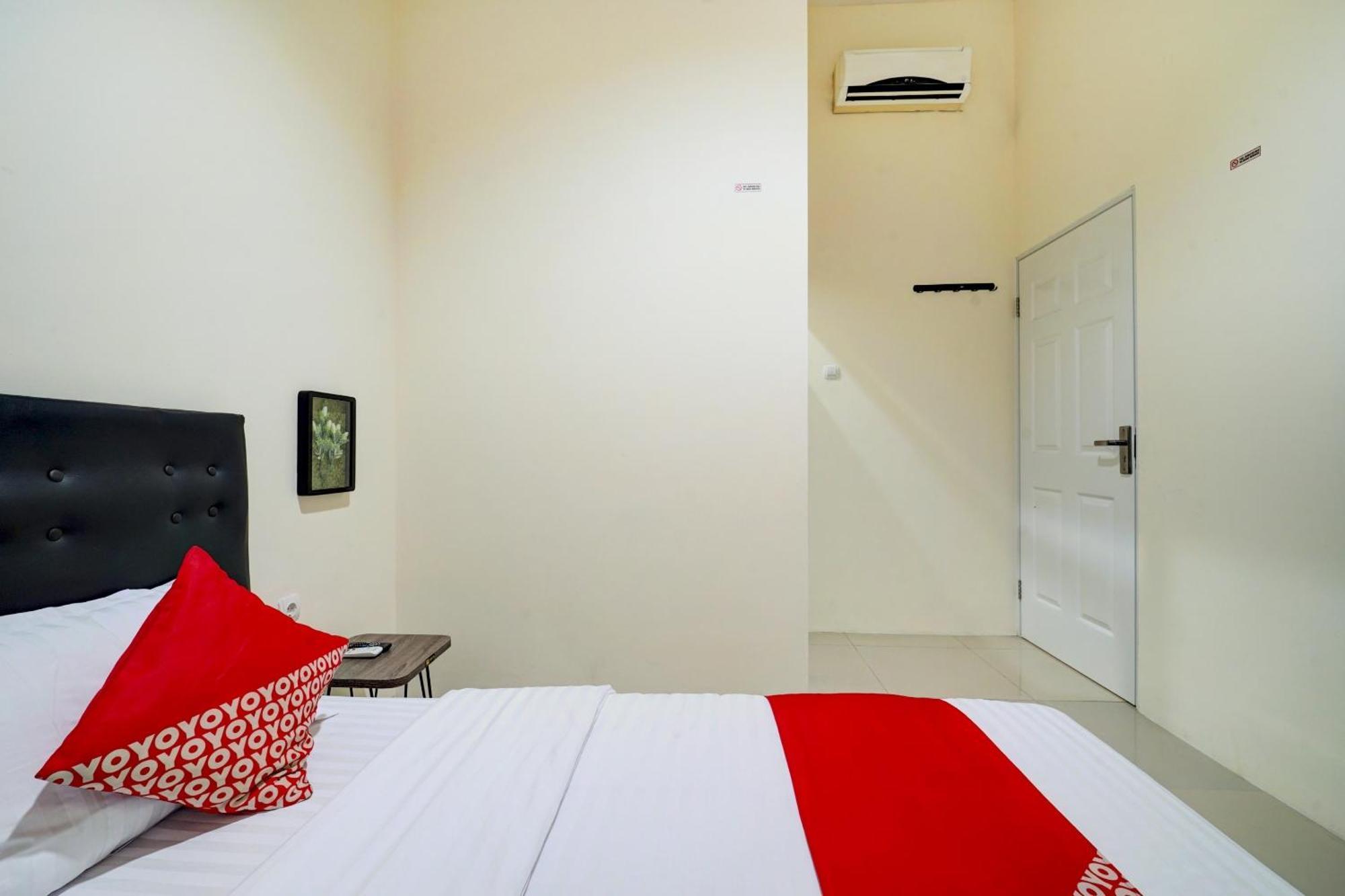 Super Oyo 90778 River Inn Malioboro Джок'якарта Екстер'єр фото